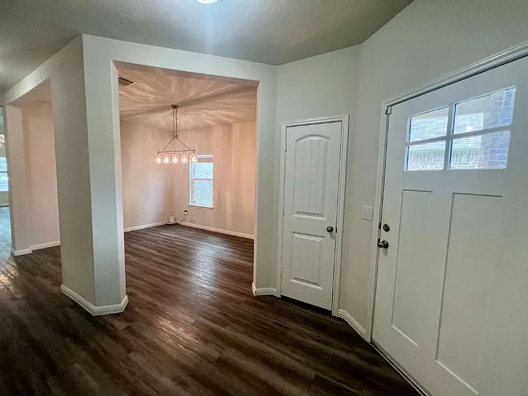 104 Moravia Rd — Photo 5
