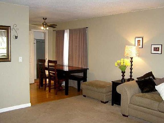 living room / dining rm