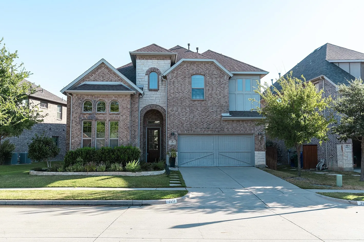 4 bed, 4000 sqft, $4,700 — Photo 1