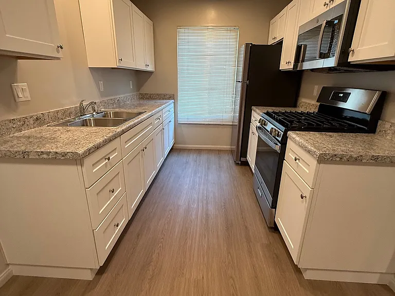 503 N Ventura Street Apt 5 Kitchen 1_06182025