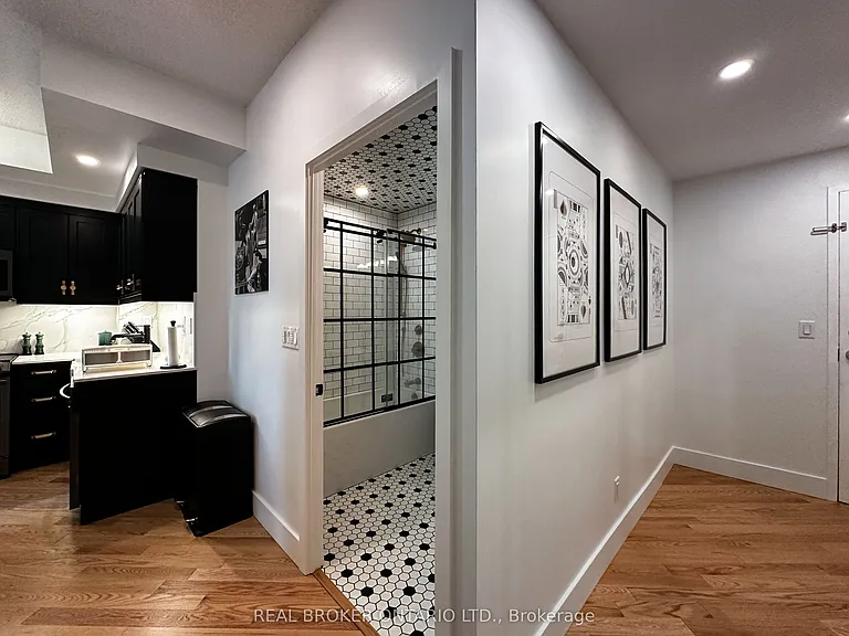 15 Bruyeres Mews #903 — Photo 19