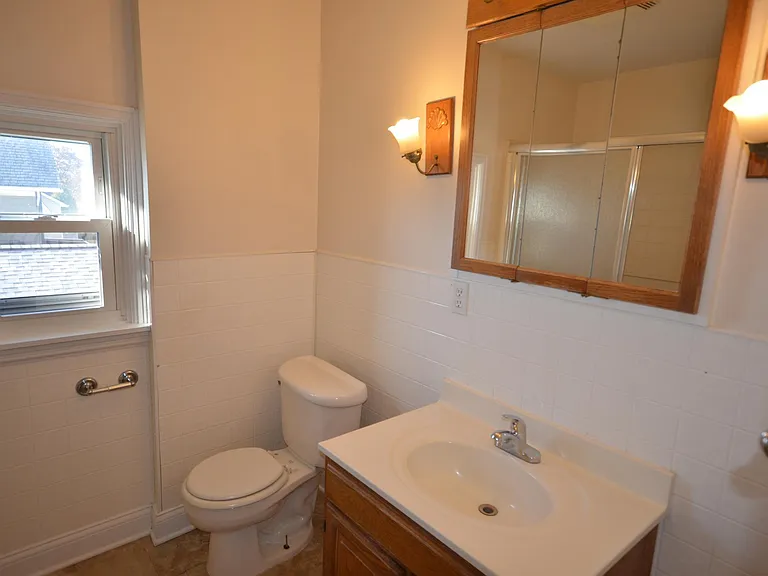 805 Saxon Ave — Photo 24