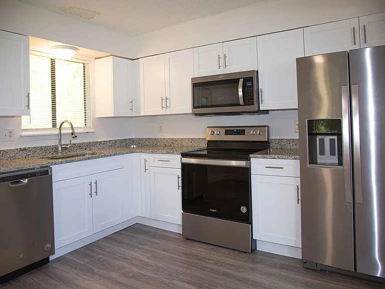 2445 Thomasson Dr — Photo 41