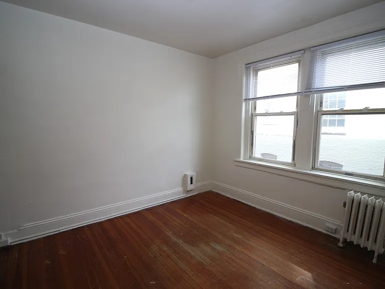 Avon Apartments — Photo 4
