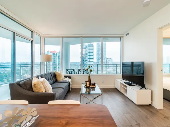 13318 104th Ave #1703, Surrey, BC V3T 0R2