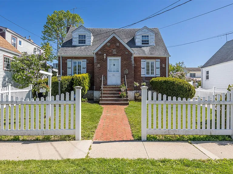 297 Merrifield Avenue