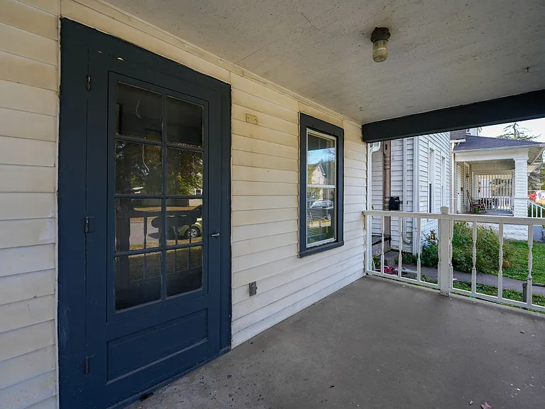1808 E Oak St — Photo 1