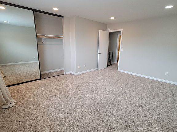 4th image of 2582 Del Mar Heights Rd Unit 22