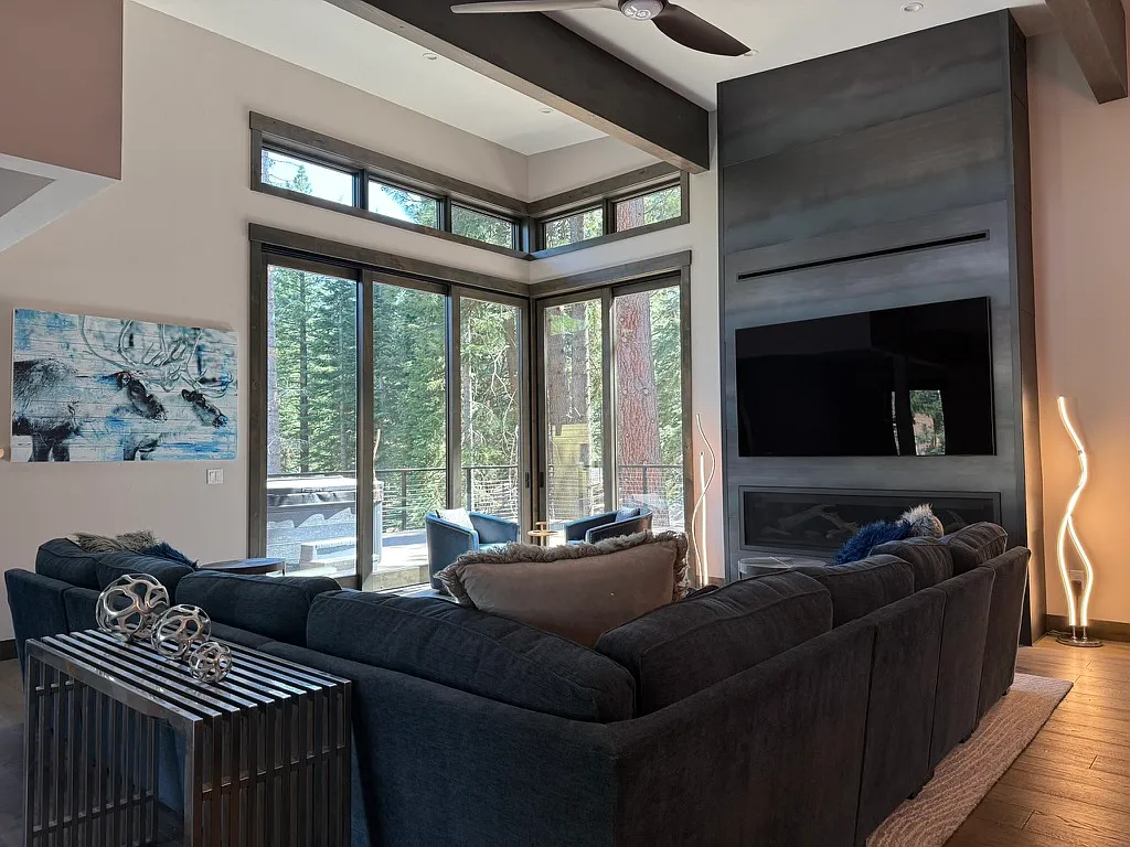 10811 Labelle Ct — Photo 3