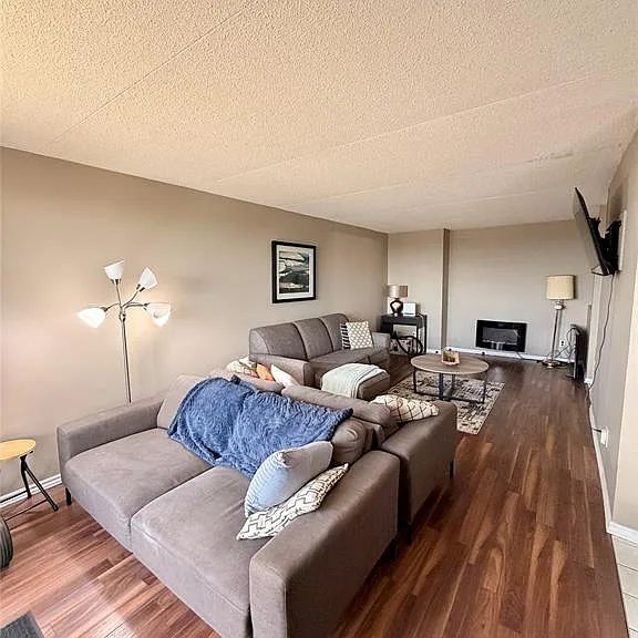 150 Park St W #1413 — Photo 4