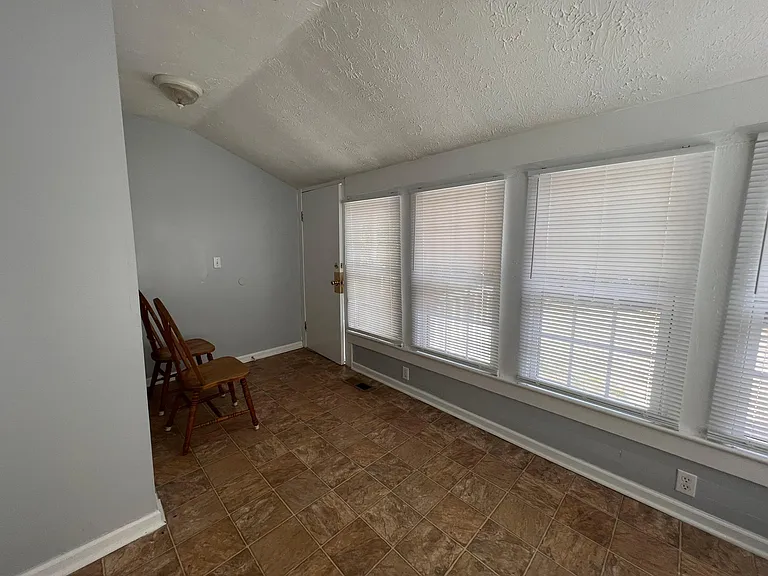 213 W Church St #B — Photo 10