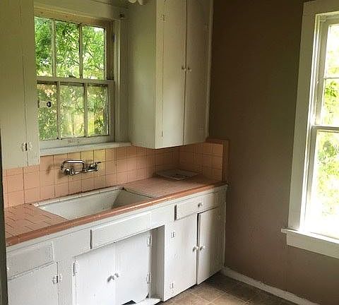 3rd image of 2825 Desoto St APT B