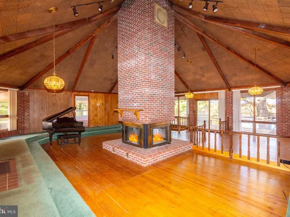 1571 Mitchell Point Rd, Mineral, VA 23117