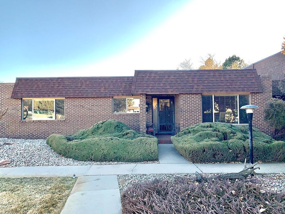 1st image of 4 Villa Dr