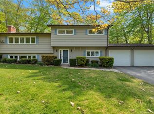 33 Overlook Rd, Gales Ferry, CT 06335