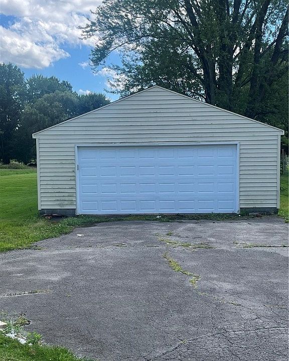 2nd image of 410 Champion Ave