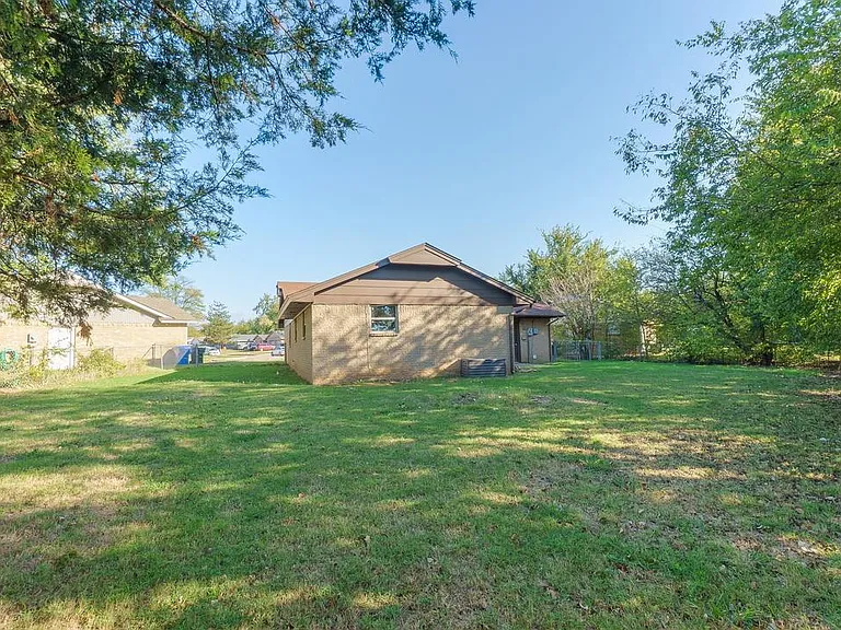 1603 Sheffield Dr — Photo 18