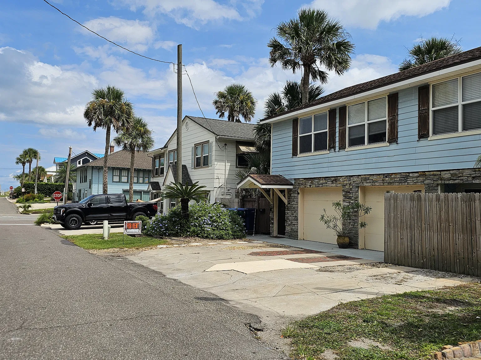 2 bed, 900 sqft, $2,200 — Photo 1