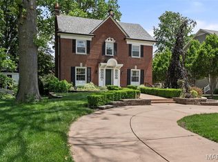 582 S Berry Rd, Saint Louis, MO 63122