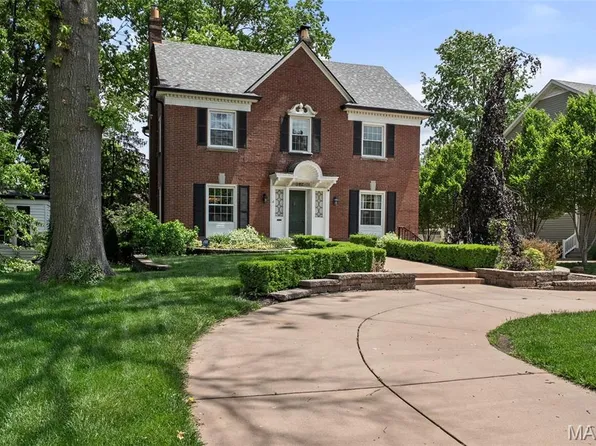 582 S Berry Rd, Saint Louis, MO 63122