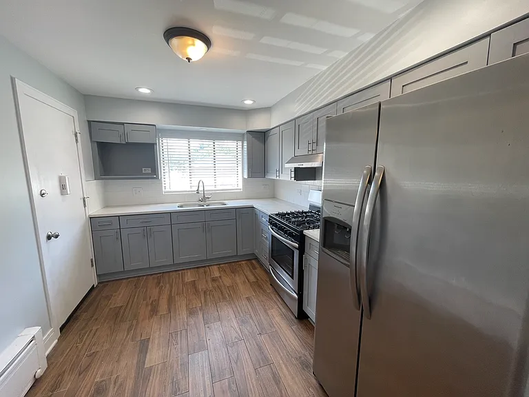 3445 W Bryn Mawr Ave #G — Photo 5