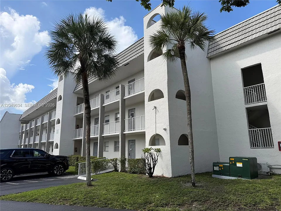 8135 Sunrise Lakes Blvd #210