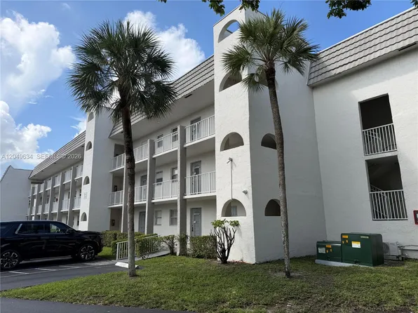 8135 Sunrise Lakes Blvd APT 210, Sunrise, FL 33322