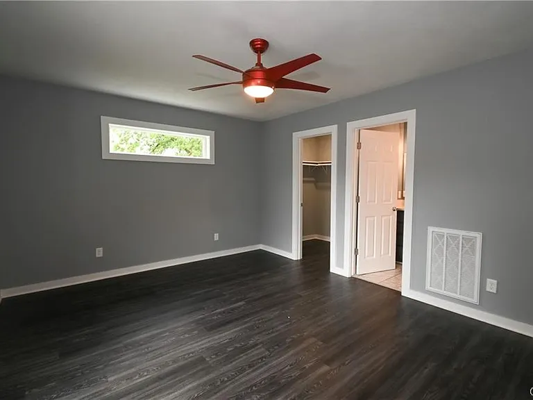 5854 Reis Dr — Photo 13