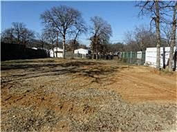 3rd image of 4415 Bradley Ln