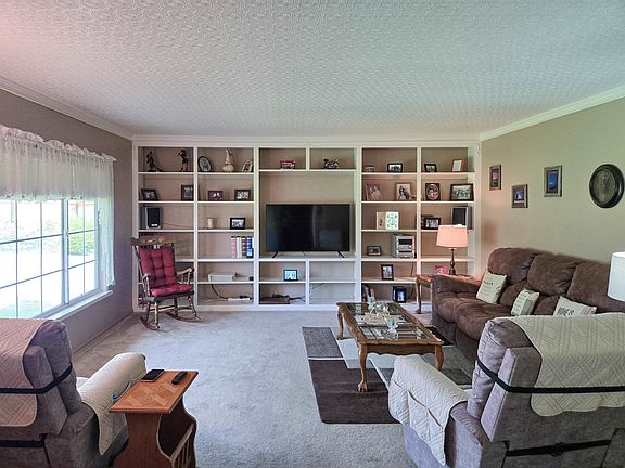 2nd image of 806 S Barlow Ln