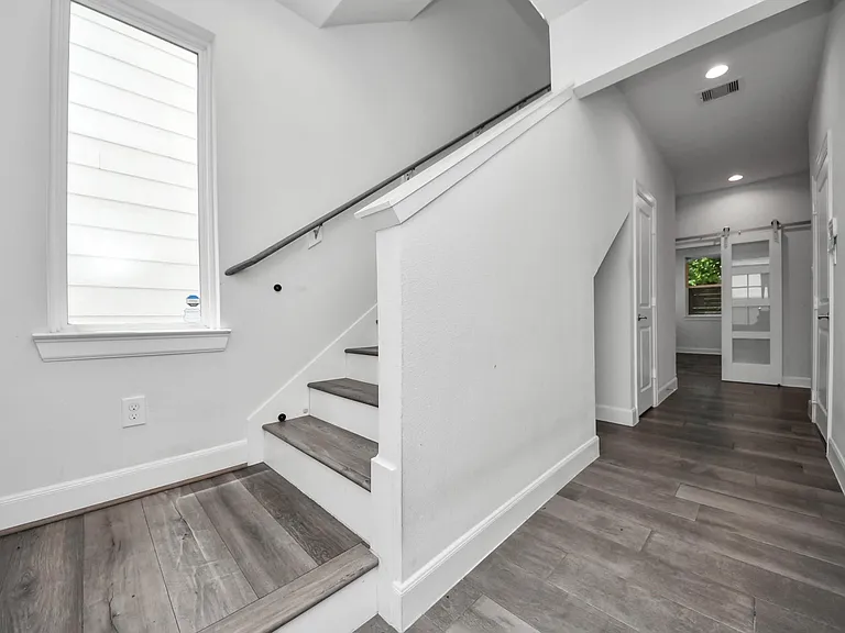 9577 Neuens Rd #B — Photo 4