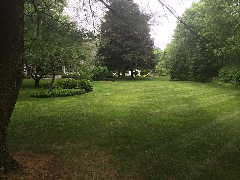 4 Lasallette Rd — Photo 38
