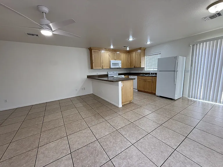 384 Anna Cir #A — Photo 7