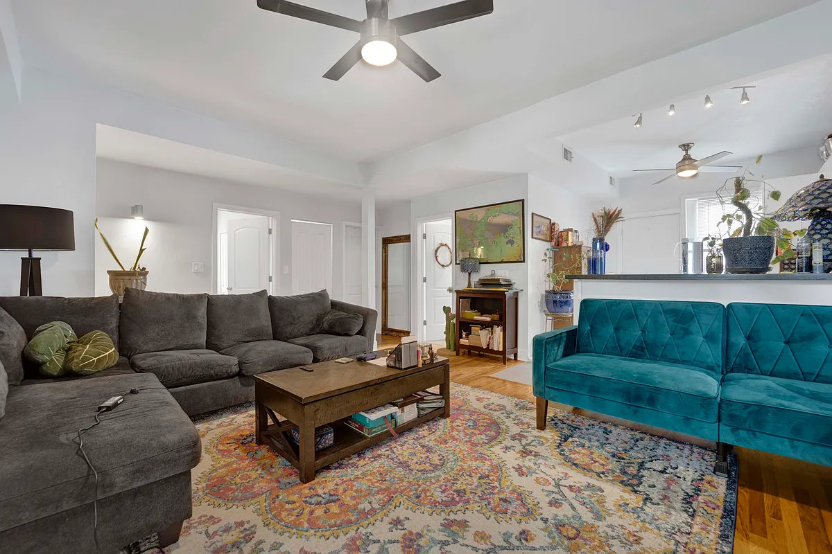 Building Photo - 3226 W Potomac Ave #1R