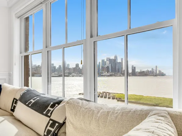 22 Avenue At Port Imperial image 1 of 31