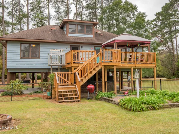 17 Fairwind Drive, Chocowinity, NC 27817