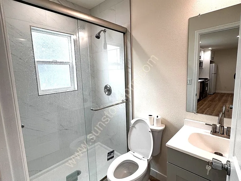 117 E Pearl St #117 — Photo 6
