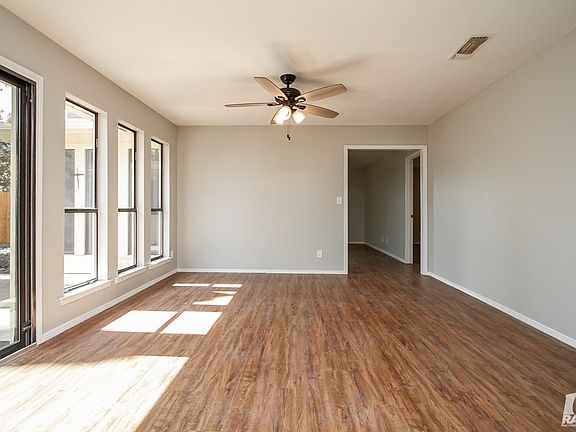 5th image of 3701 Parkwood Dr
