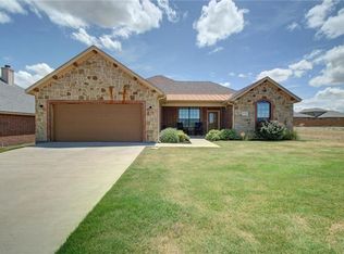 1729 Lakeway Dr, Cleburne, TX 76033