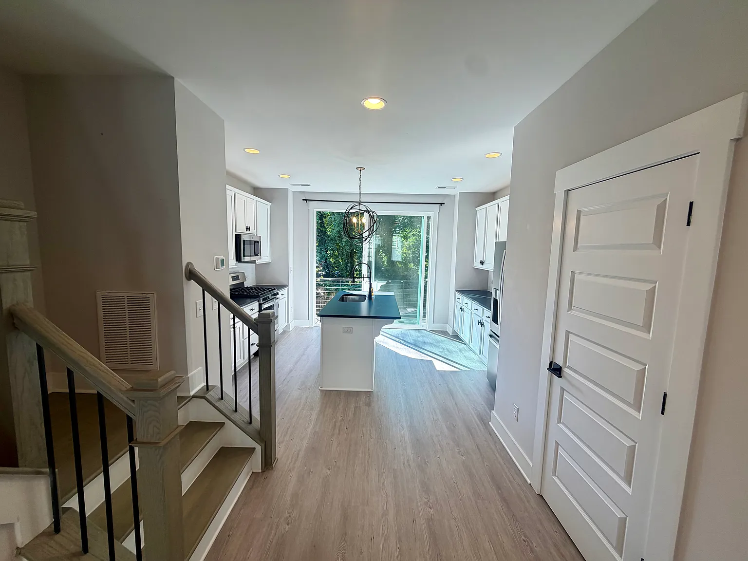 2 bed, 2.5 bath, 1364 sqft, $2,300 — Photo 2
