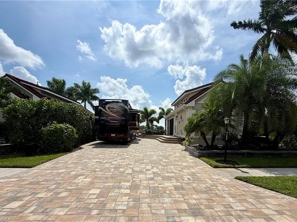4689 Southern Breeze DR, NAPLES, FL 34114