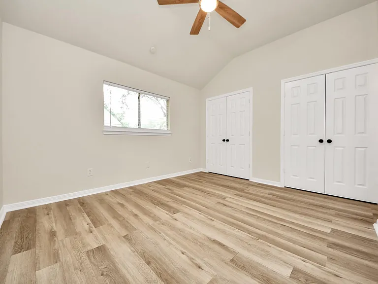 8447 Lake Crystal Dr — Photo 3