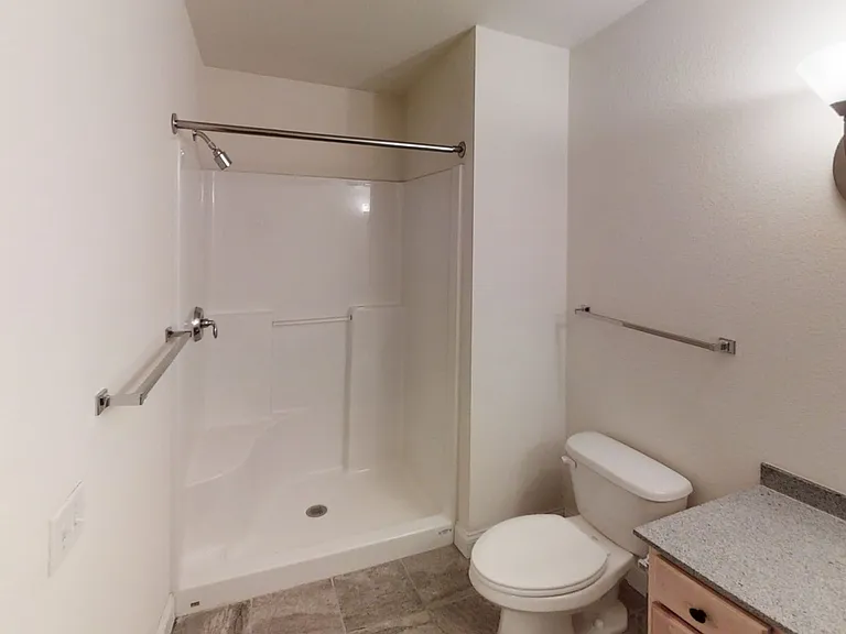 Delafield Woods Apartments — Photo 41