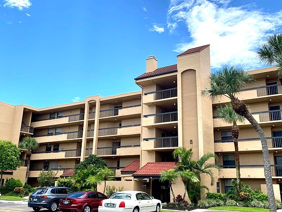 Home For Sale In Delray Racquet Club