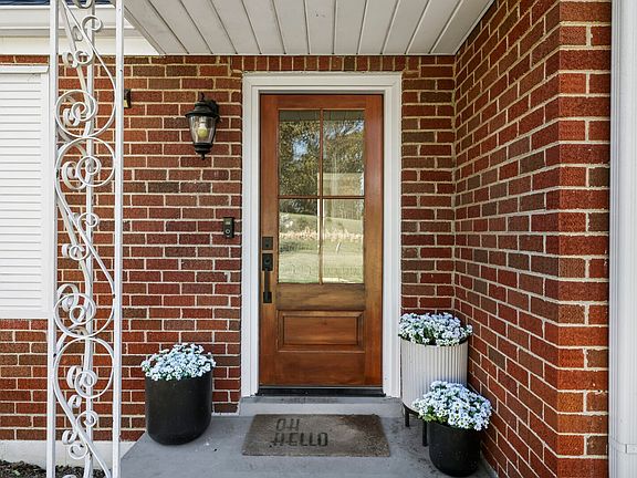3rd image of 616 Vinson Dr