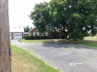 205 Eakle Rd, Staunton, VA 24401