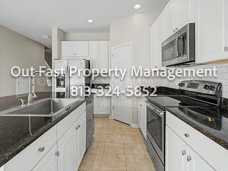 6919 Holly Heath Dr — Photo 22