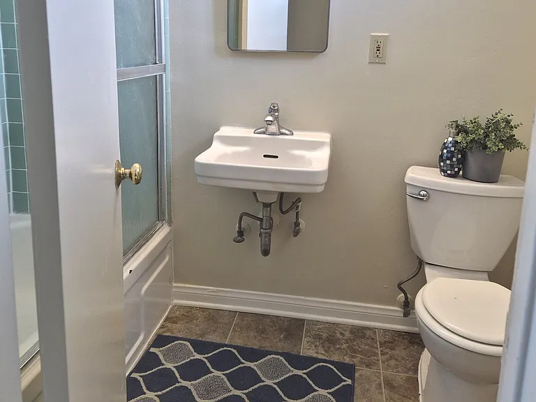 Best-Priced Studios At 1030 W. Olive Ave., Burbank, Ca 91506 — Photo 6