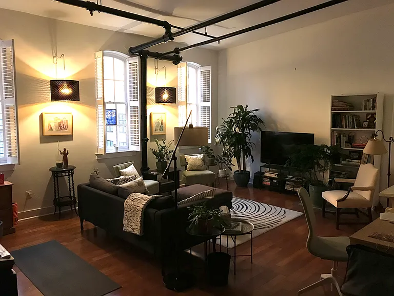 Main living area: the open plan provides tons of flexibility for configuring the space however you like it.