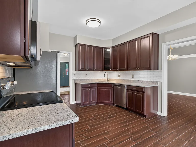 898 Gunston Ct — Photo 12